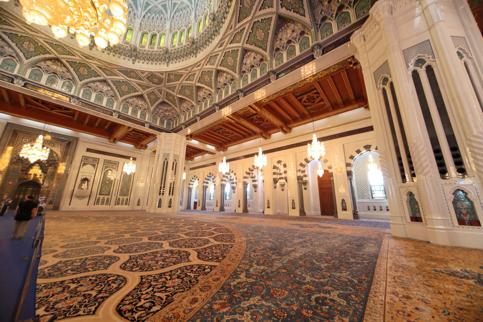 Mosqu&eacute;e du Sultan Qaboos &agrave; Mascate (Oman) - tapis de pri&egrave;re g&eacute;ant
