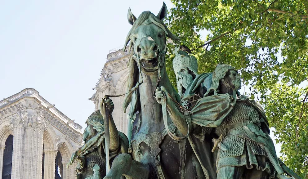 statue charlemagne paris