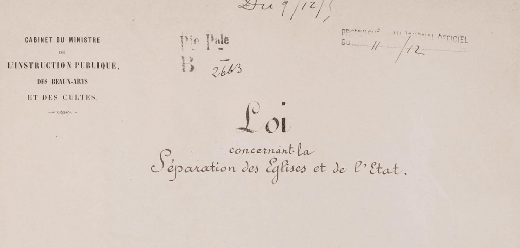 Les 12 grandes lois fondatrices de la République française  En savoir plus sur : https://www.laculturegenerale.com/grandes-lois-republique/ © Loi-9-decembre-1905-laicite-1024x489