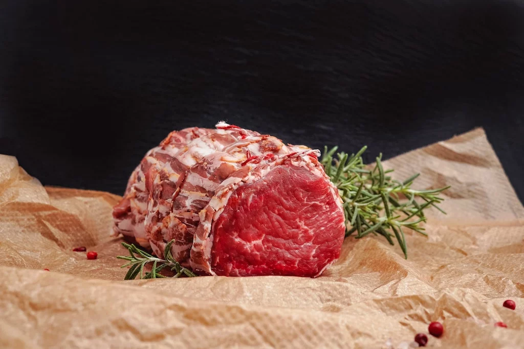 Mettre la viande dans le torchon : d&eacute;finition & origine 🥩