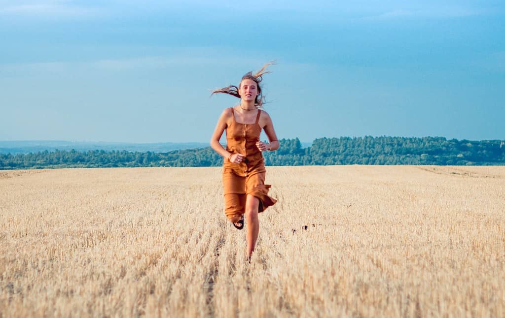 Prendre la cl&eacute; des champs : d&eacute;finition & origine 🌾🗝️