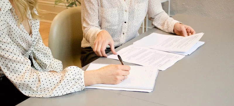 Fiche « de paie » ou « de paye » ? (orthographe) ✍️