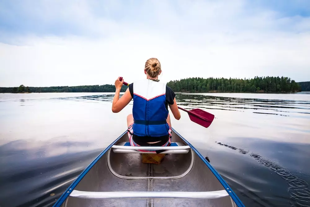 canoe kayak difference