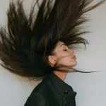 combien de cheveux tete