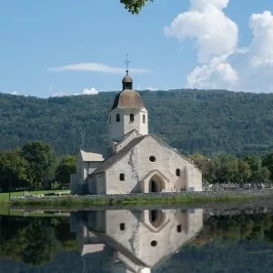 église majuscule minuscule