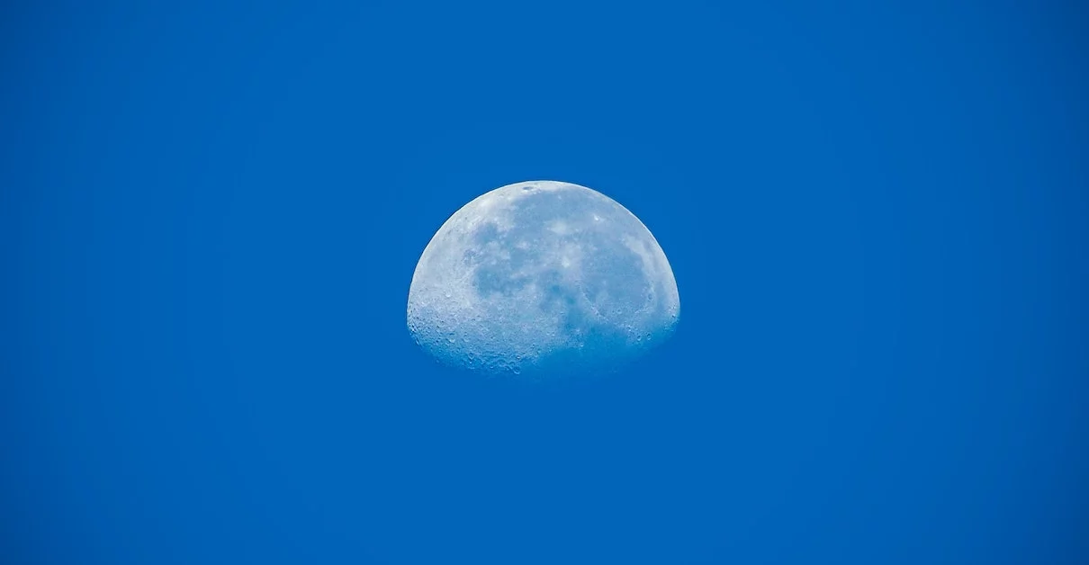 &laquo; Lune &raquo; : quand faut-il une majuscule ? orthographe