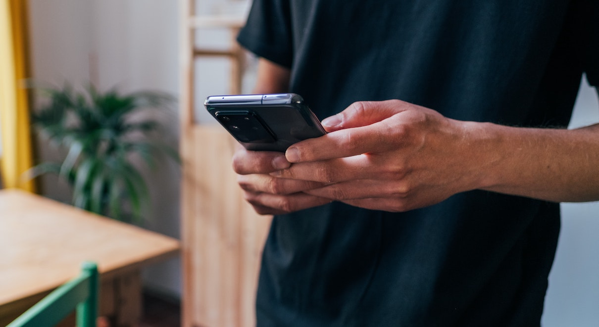 Je vous tiens informée, informé ou informés ? orthographe