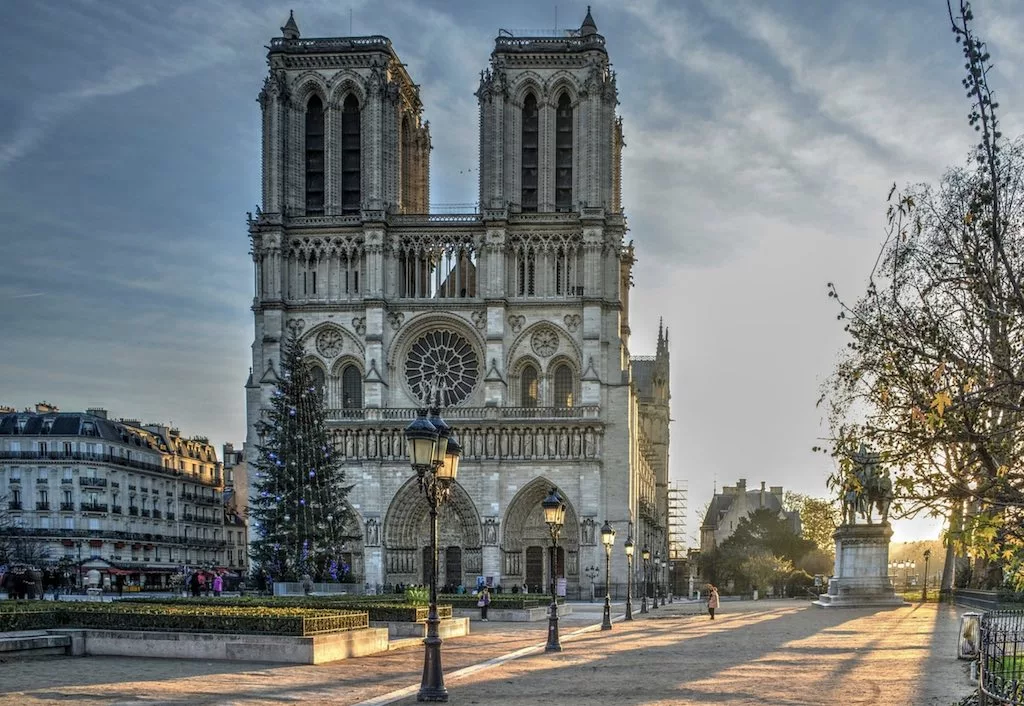 notre-dame de paris jour