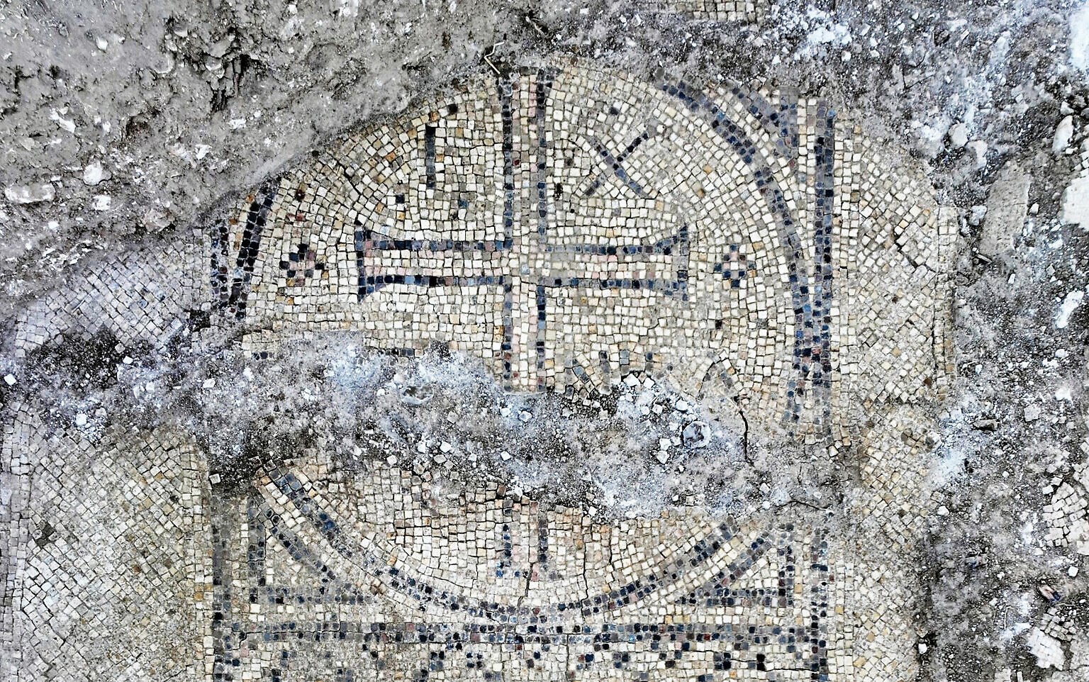 Une inscription biblique grecque d&eacute;couverte sur une mosa&iuml;que byzantine exceptionnelle en Isra&euml;l