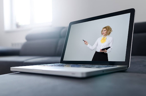 Comment une Plateforme de Coaching Transforme Votre Carri&egrave;re Sans Bruit