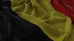 Drapeau noir jaune rouge