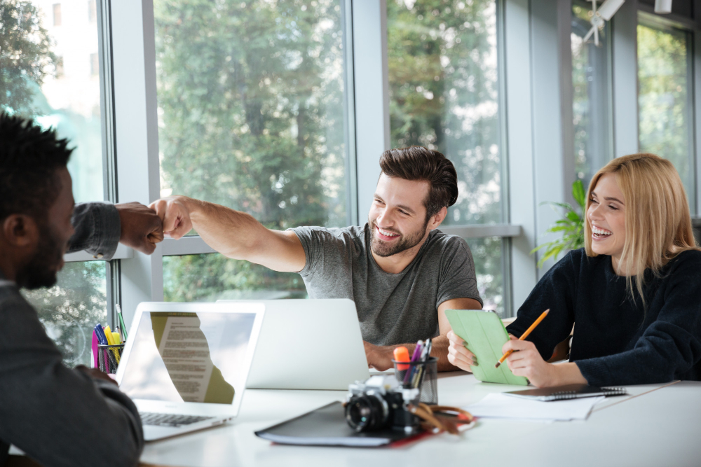 « Pourvoir un poste » : formule correcte ? Usage & alternatives