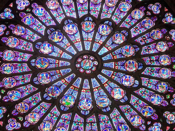 Vitrail au pluriel : vitraux, vitrails ? R&egrave;gle simple et exemples