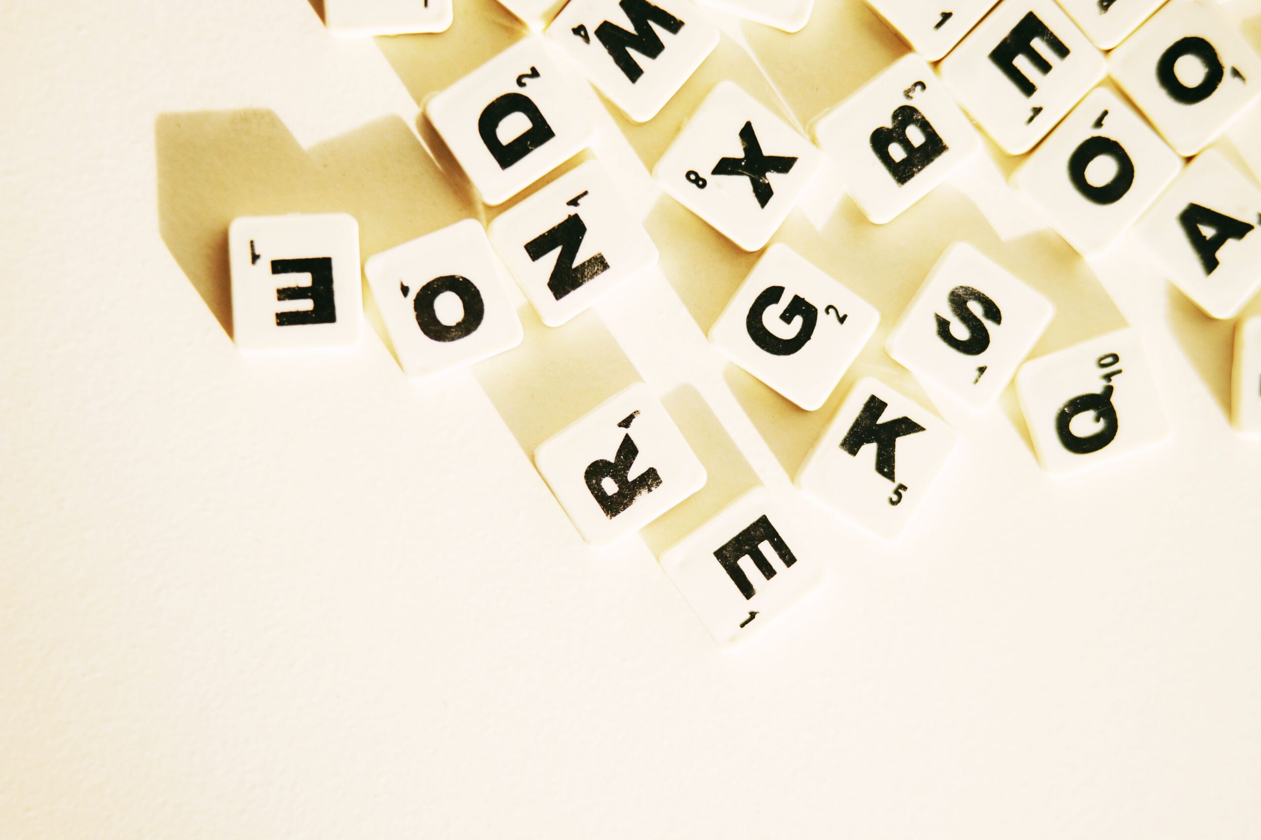 « Roy » au scrabble : mot valide ou pas ? ✍️