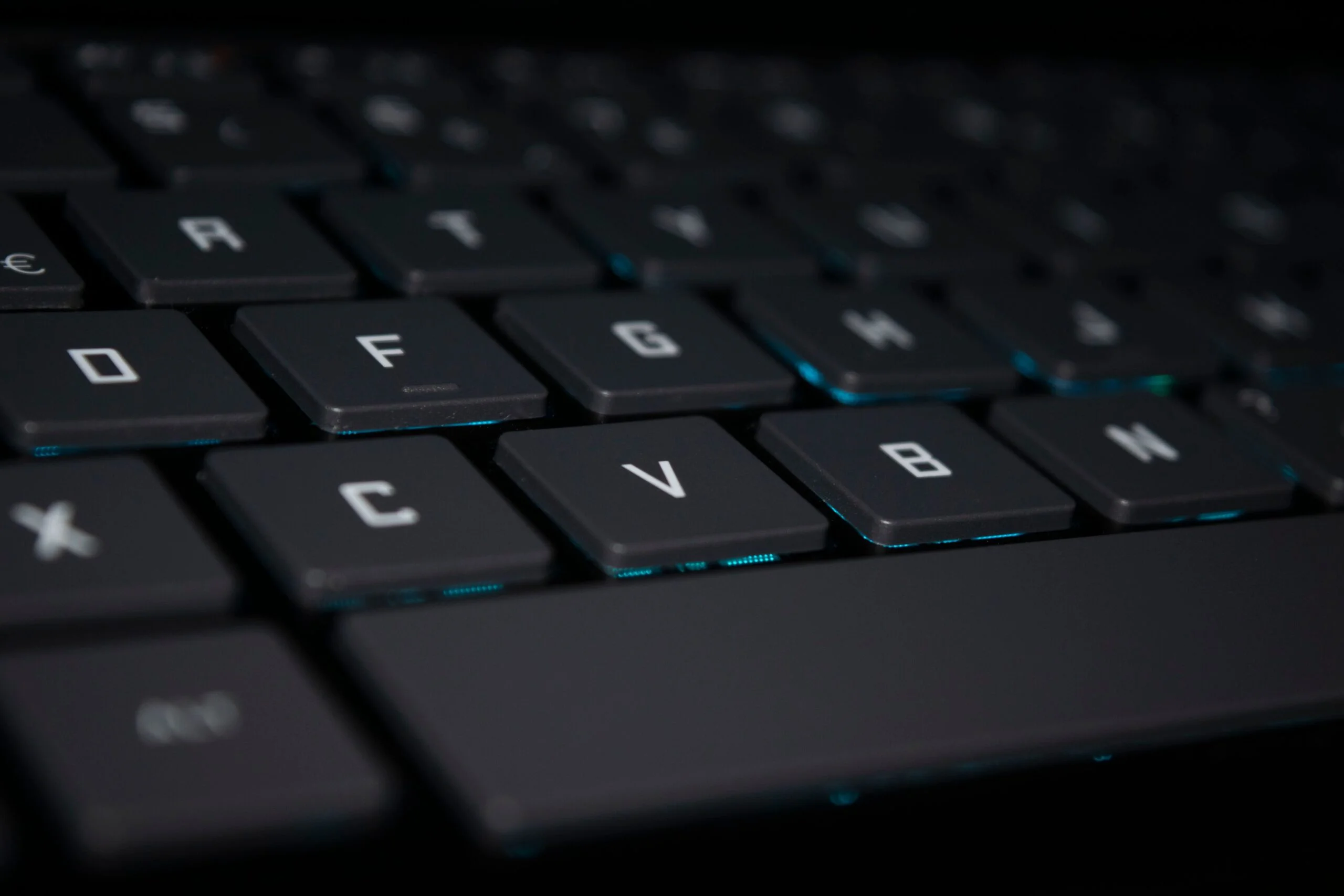 Clavier AZERTY : pourquoi pas QWERTY en France ?