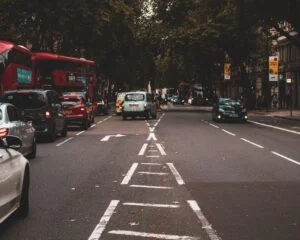 pourquoi les anglais roulent &agrave; gauche